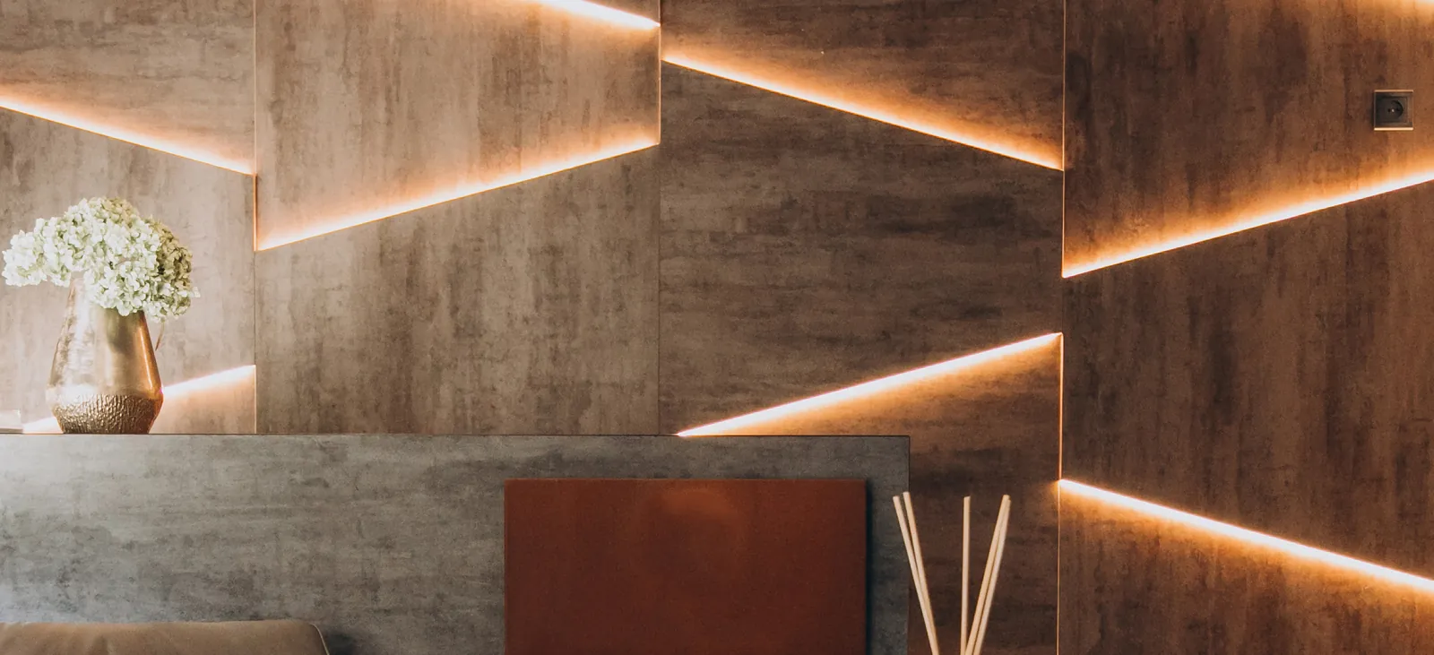 Villa feature wall with integrated linear light