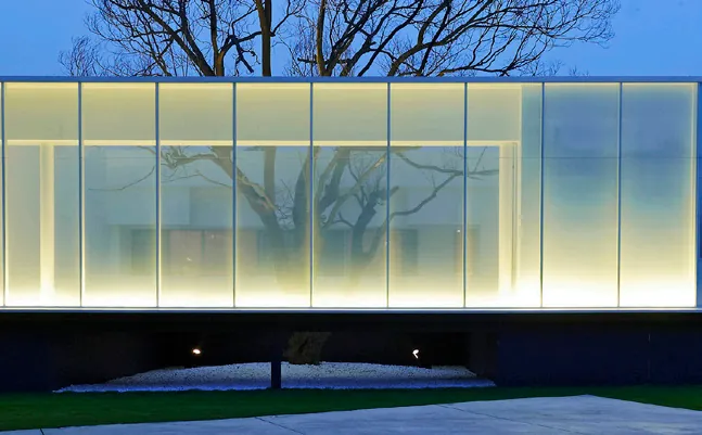Facade with ground lights